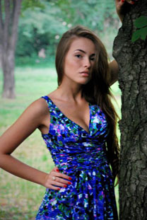 single_woman_looking - bustyrussiansingles.com